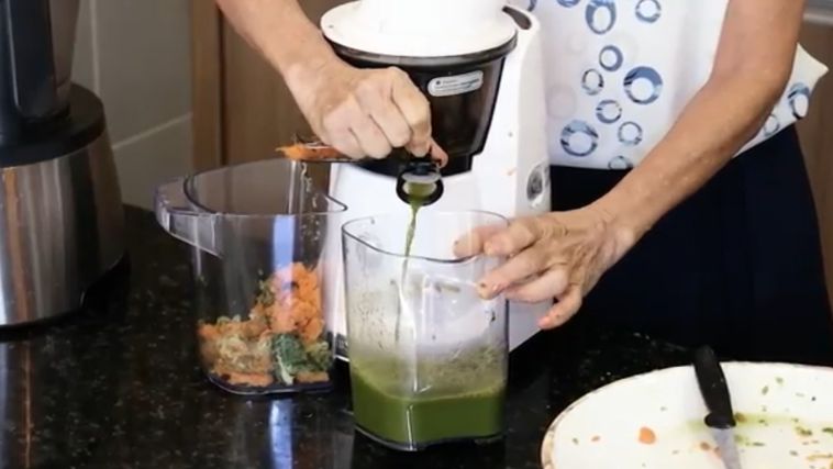 Combinando ingredientes ricos em nutrientes, esta receita de suco para a visão é uma alternativa saborosa para proteger a saúde ocular 