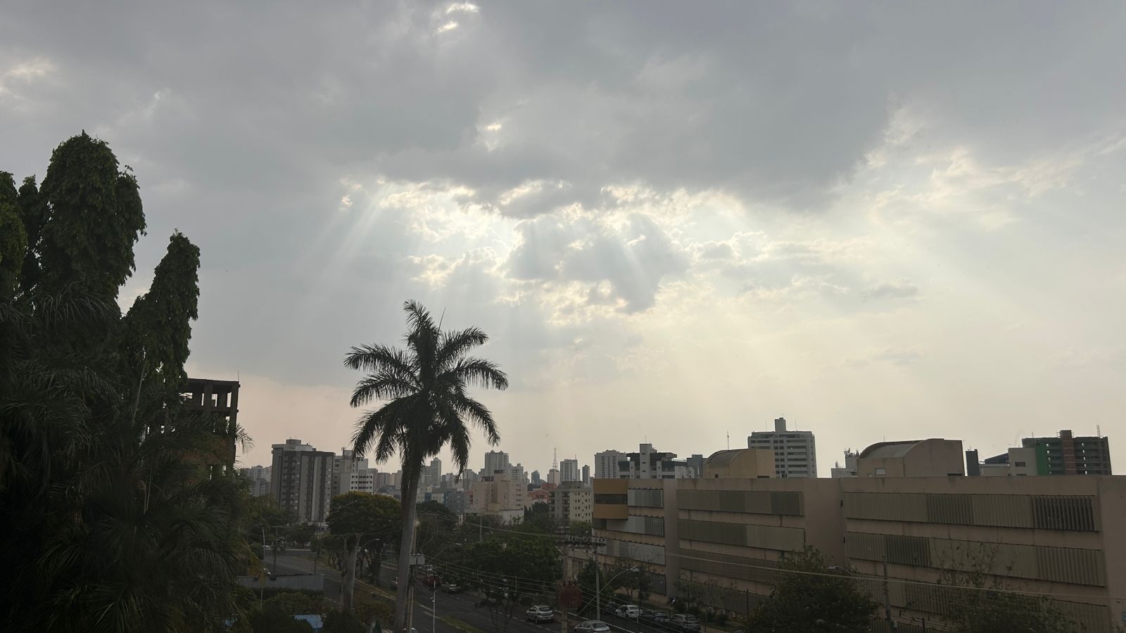 Céu de Uberlândia com nuvens