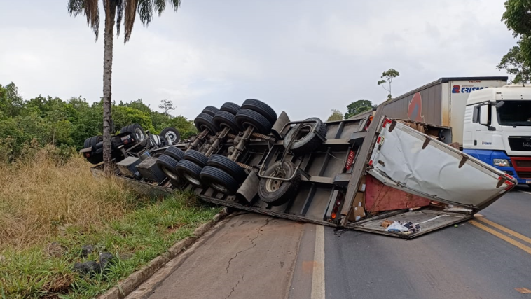 Acidente ocorreu na BR-365, em Varjão de Minas