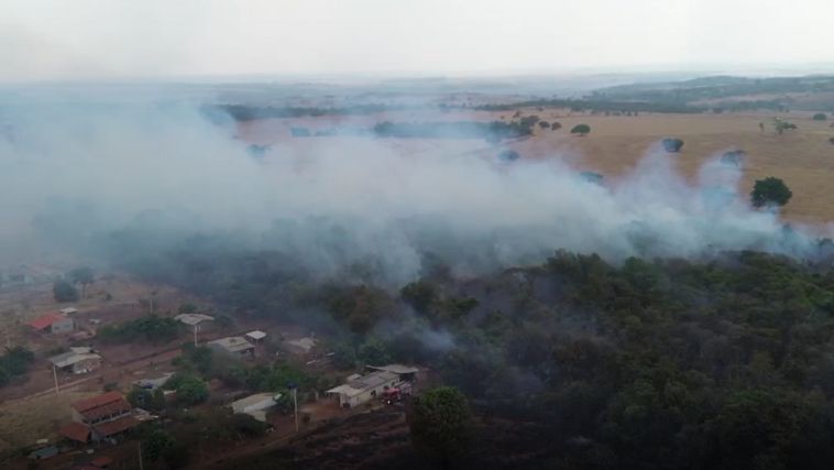 Incêndio atinge Chácaras Valparaíso em Uberlândia