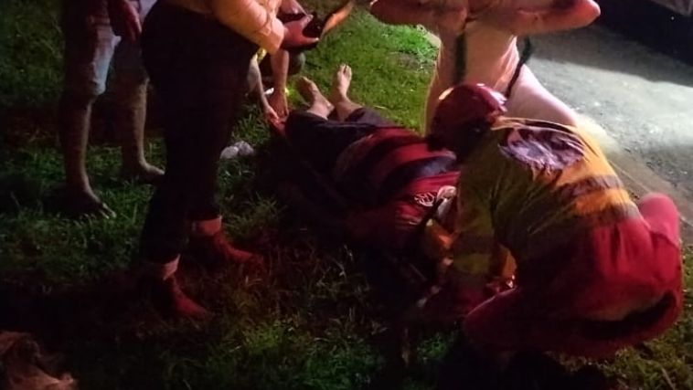 Mulher e homem foram retirados das ferragens por motoristas e encaminhados ao hospital com ferimentos graves após acidente na BR-050