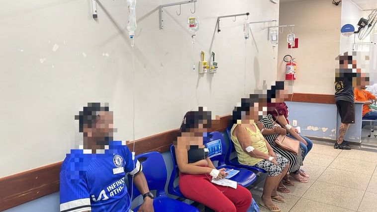 Pacientes são flagrados tomando soro nos corredores