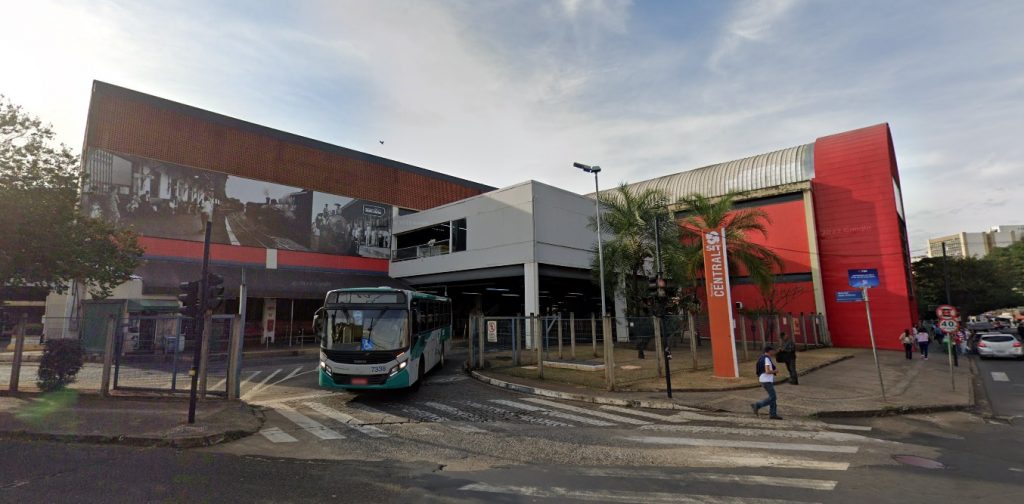 onibus-saindo-do-terminal-central-de-uberlandia Menores são apreendidos enquanto tentavam embarcar em ônibus no Terminal Central – Foto: Google Maps/ Reprodução