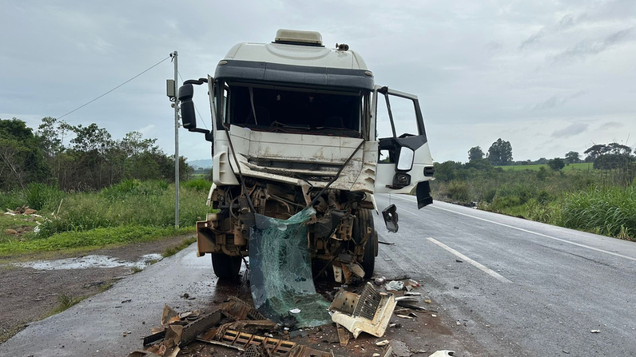 Acidente na BR-365, em Patrocínio, deixou uma vítima ferida.