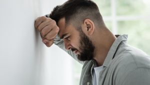 A ansiedade emocional pode ser um desafio, mas existem formas de enfrentá-la. Crédito: Freepik