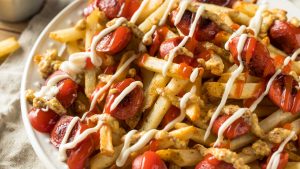menina morre após comer Salchipapas: prato é típico da culinária do Peru mas atualmente também consumido noutros países da América Latina. Crédito: Freepik