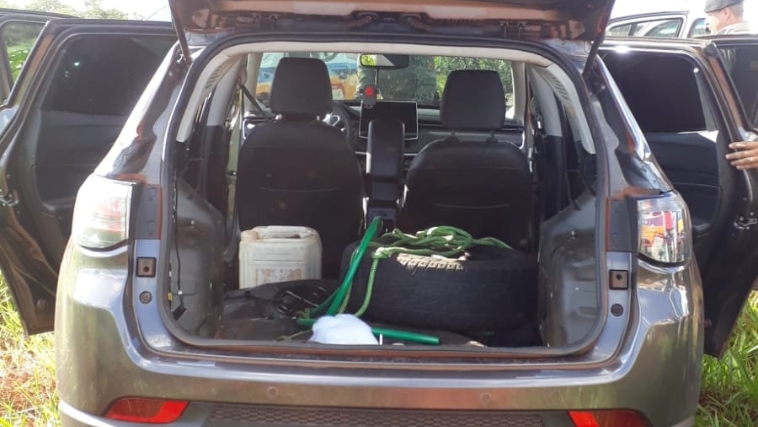 Veículo estava sem o banco traseiro Veículo estava sem o banco traseiro