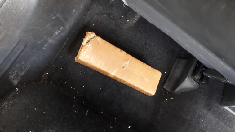 Tablete encontrado no interior do veículo Tablete encontrado no interior do veículo