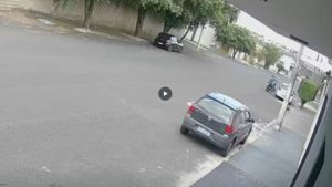 Casal é baleado dentro do carro no bairro Tibery