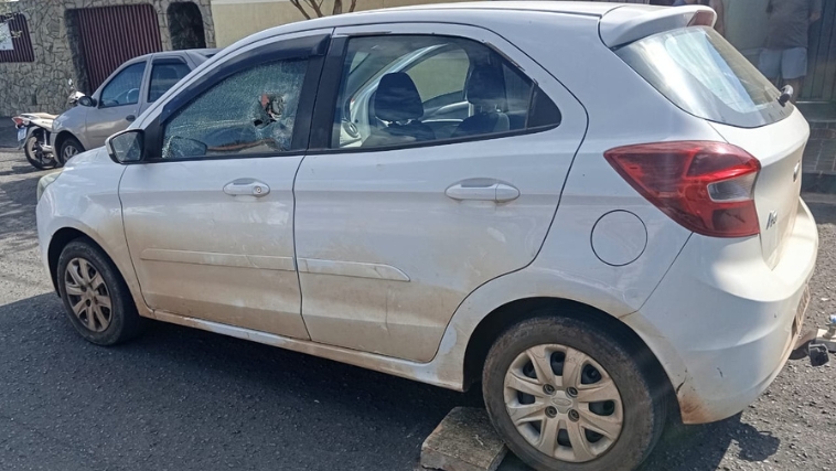 O veículo havia parado na avenida Inglaterra, minutos antes do casal ser baleado dentro do carro O veículo havia parado na avenida Inglaterra, minutos antes do casal ser baleado dentro do carro