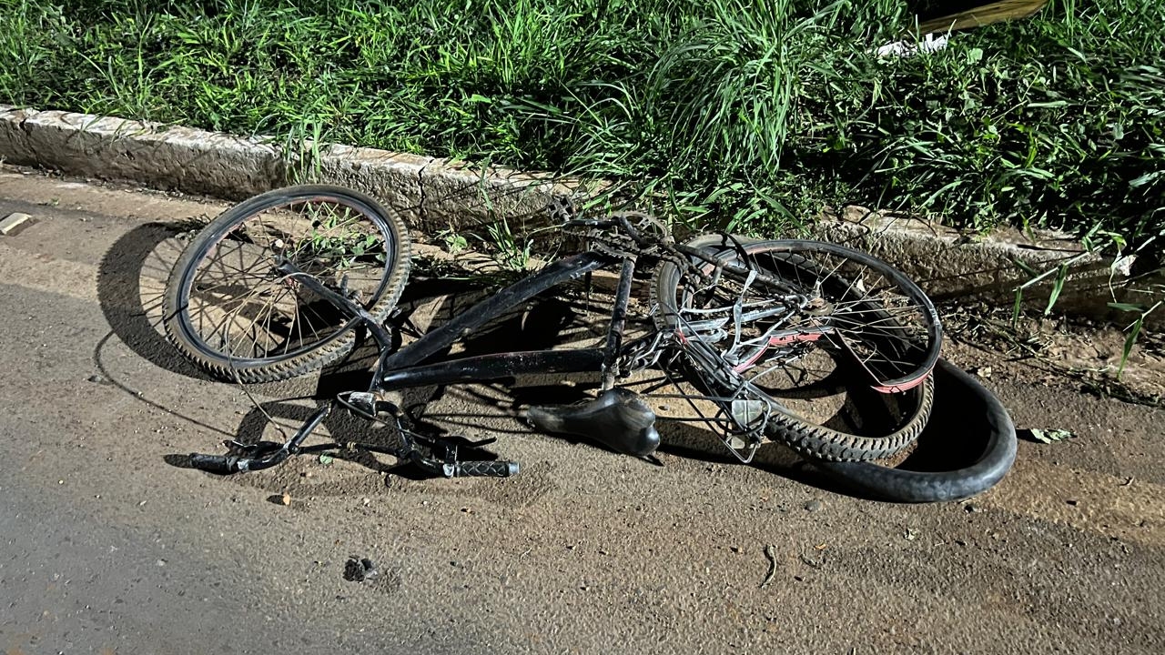 Bicicleta de jovem atropelado