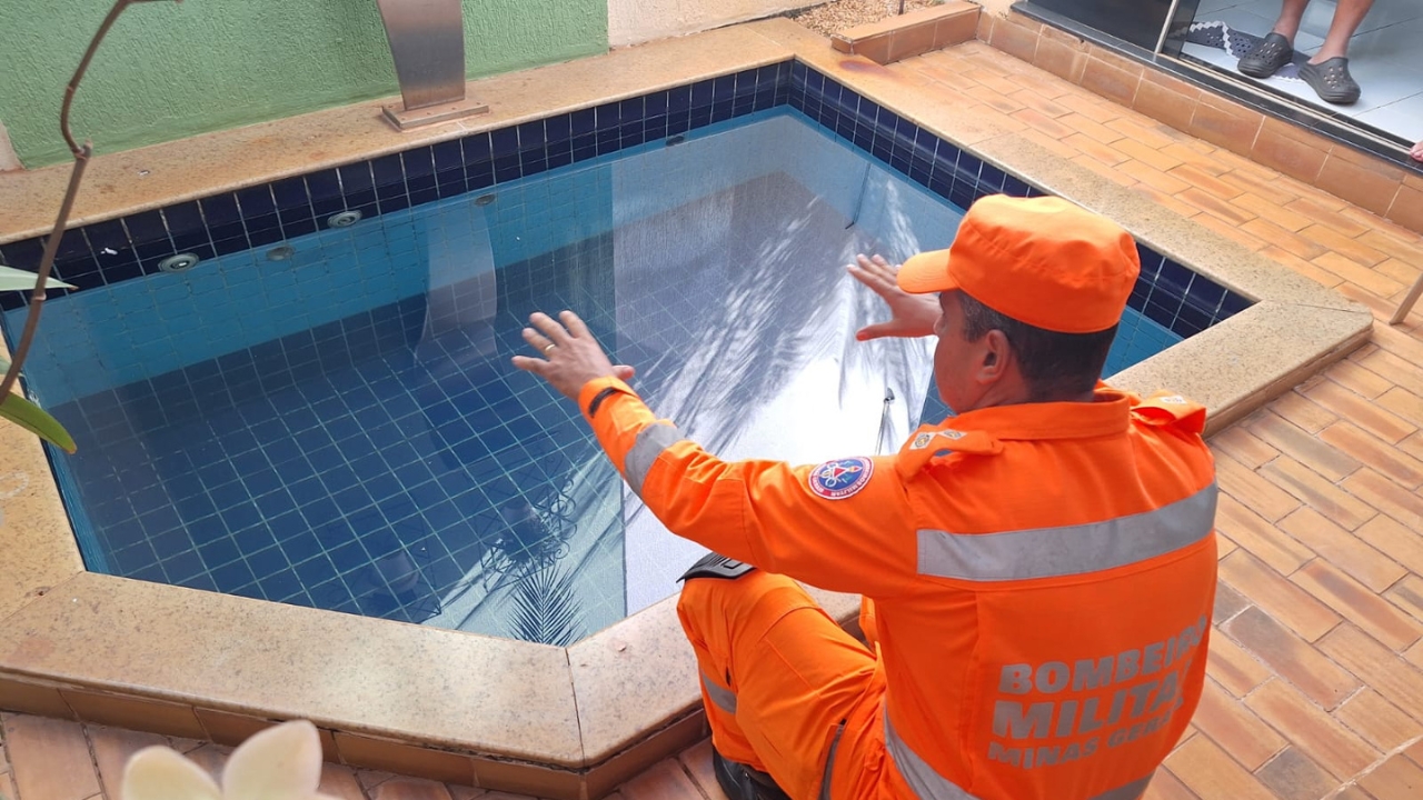 Bombeiros alertam que para quem tem piscina e criança em casa, é fundamental manter vigilância constante Bombeiros alertam que para quem tem piscina e criança em casa, é fundamental manter vigilância constante