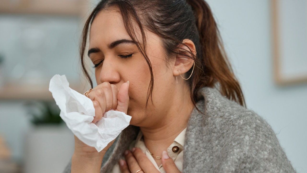 A tuberculose é transmitida exclusivamente pelo sistema respiratório, de uma pessoa infectada para outra A tuberculose é transmitida exclusivamente pelo sistema respiratório, de uma pessoa infectada para outra