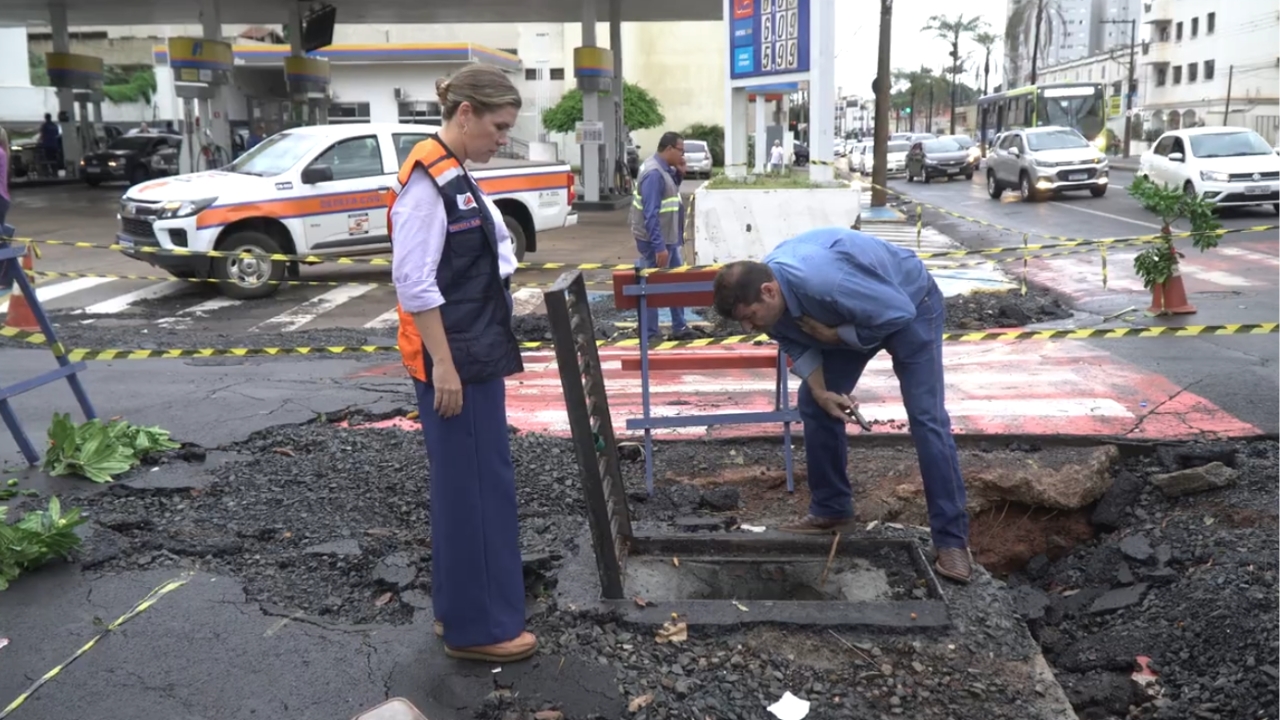 Prefeita de Uberaba saiu pelas ruas da cidade para verificar os danos causados pela forte chuva Prefeita de Uberaba saiu pelas ruas da cidade para verificar os danos causados pela forte chuva