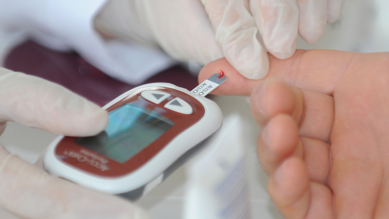 Saiba como carboidratos integrais e proteínas podem reduzir o risco de hipoglicemia noturna enquanto você dorme