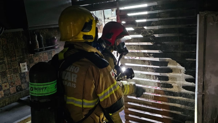 Um veterano dos bombeiros combateu o incêndio inicialmente