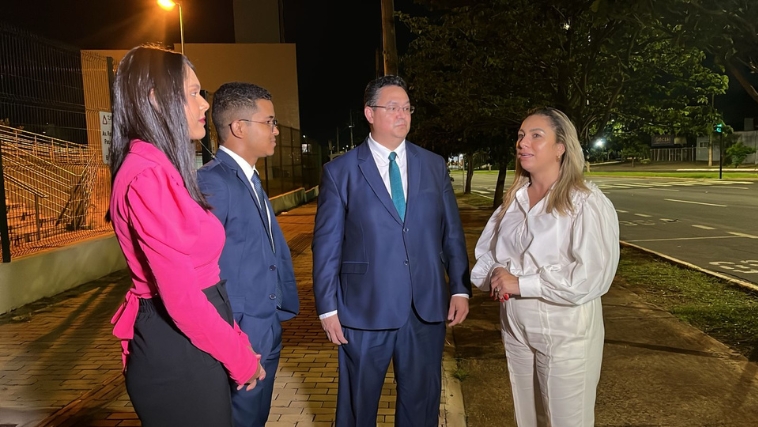 Fabiane Martins (de branco) e equipe que defendeu Pâmela Volp no julgamento