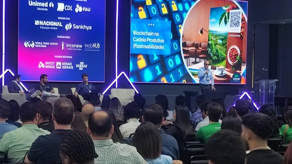 Painéis e apresentações fizeram parte da agenda do evento Painéis e apresentações fizeram parte da agenda do evento
