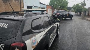 Dupla é presa em Uberlândia suspeita de furtar 24 armas de fogo em SP