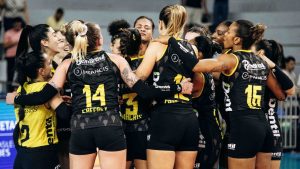 Praia vence Fluminense na Superliga Feminina