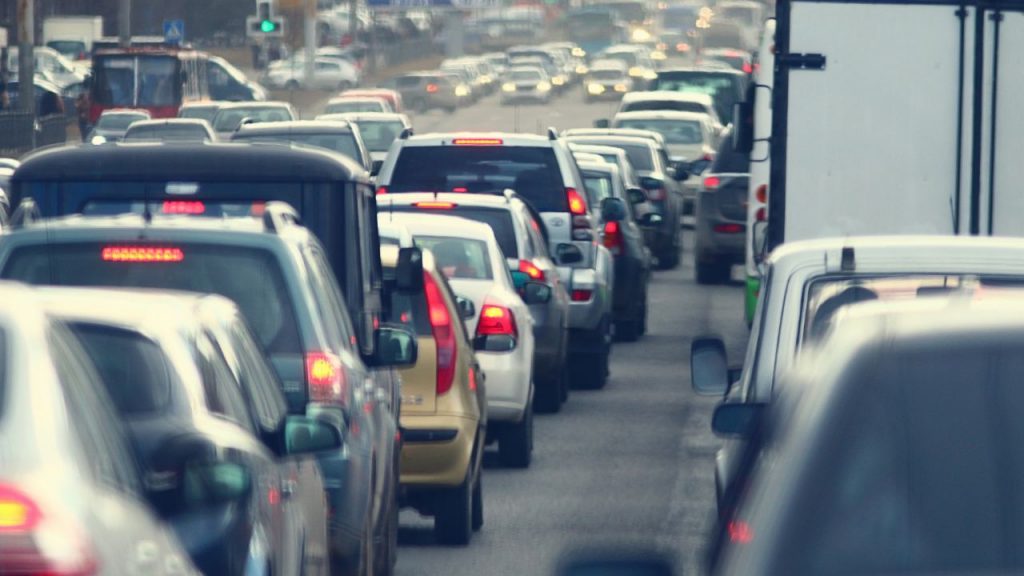 congestionamento-carros-transito Conforto e praticidade são as prioridades de Gabriel no dia a dia - Crédito: Freepik