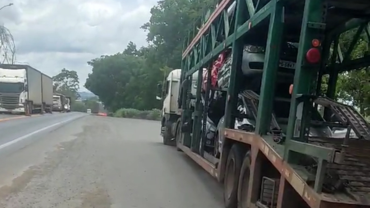 Caminhão cegonha carregada com os veículos roubados, saiu de São Paulo com destino a Bahia Caminhão cegonha carregada com os veículos roubados, saiu de São Paulo com destino a Bahia