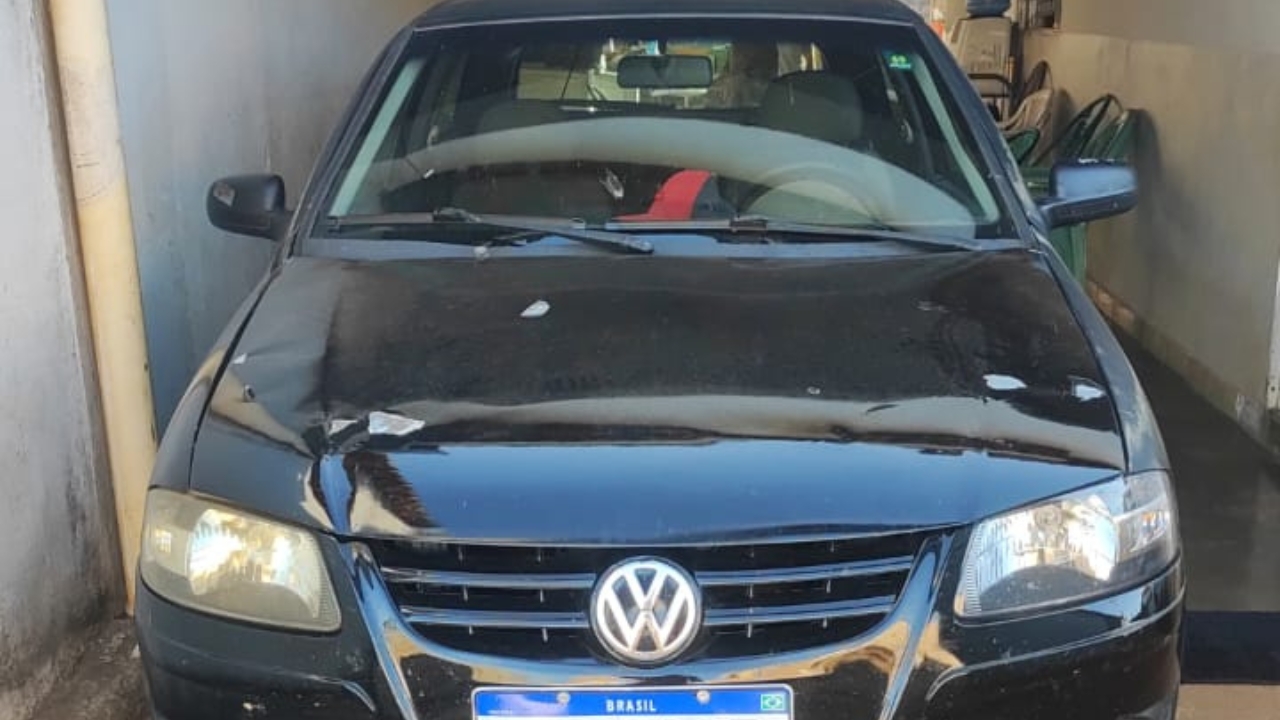 Veículo Volkswagen Gol que foi levado por bandidos armados Veículo Volkswagen Gol que foi levado por bandidos armados