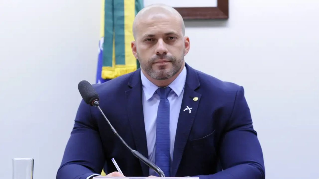 daniel-silveira-preso Ex-deputado Daniel Silveira teria descumprido condições impostas para sua liberdade condicional - Crédito: Cleia Viana/Câmara dos Deputados