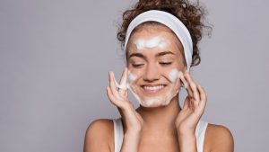 É recomendado esfoliar a pele 1 vez por semana - Crédito: Freepik