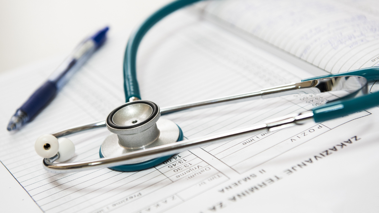 "Reembolso assistido" tem sido usado para enganar planos de saúde e pacientes, gerando cobranças indevidas - Crédito: Freepik