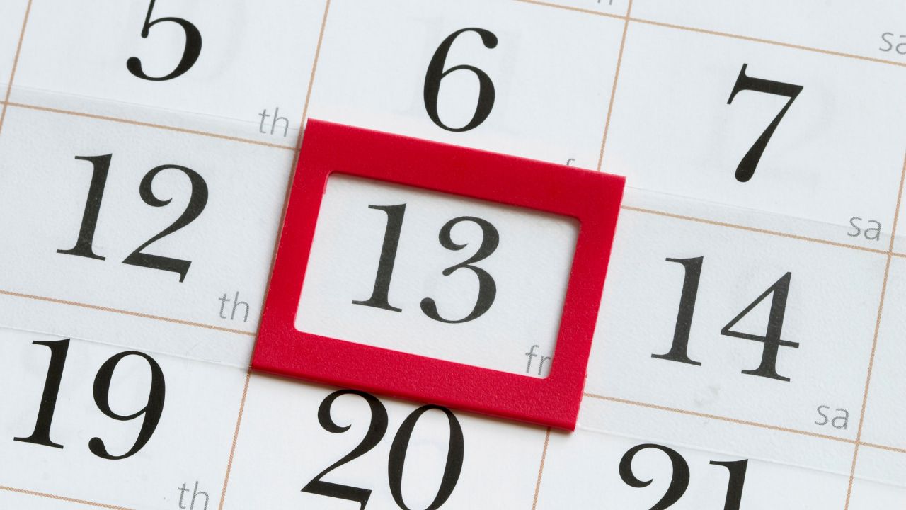 sexta-feira-13-calendario-azar Superstição da sexta-feira 13 ganhou mais força em 1907 - Crédito: Freepik