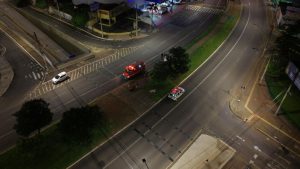 Acidente na avenida João Naves de Ávila