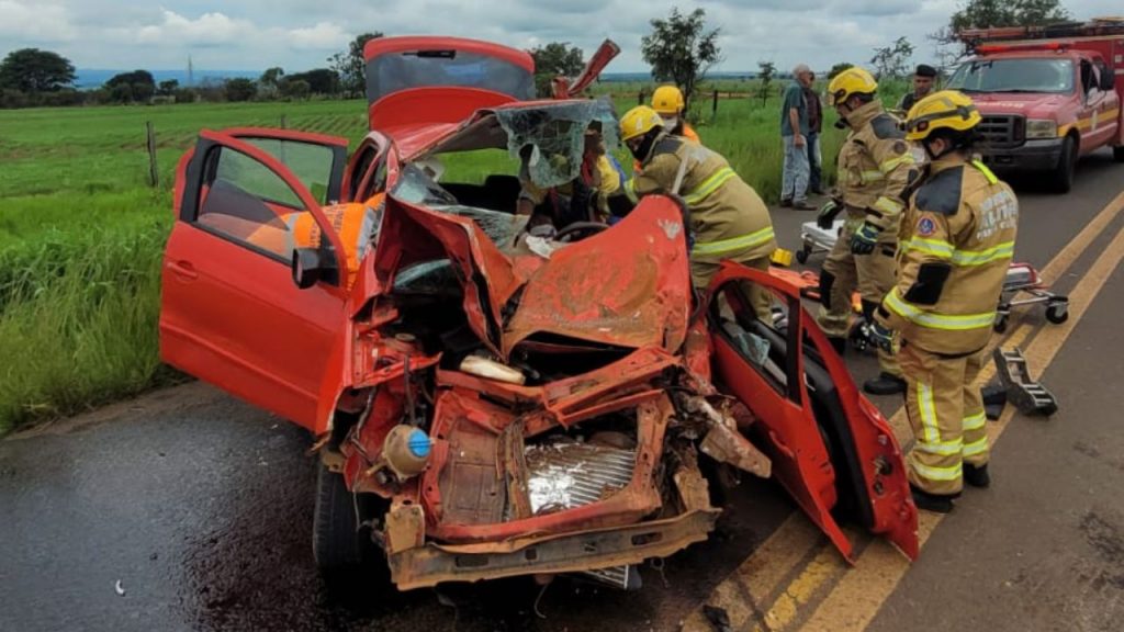 batida frontal com trator em Uberlândia batida frontal com trator em Uberlândia