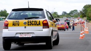 Homem é preso após tentar subornar avaliador em exame de CNH