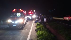 Capotamento grave deixa 5 feridos na MGC-452 em Uberlândia 