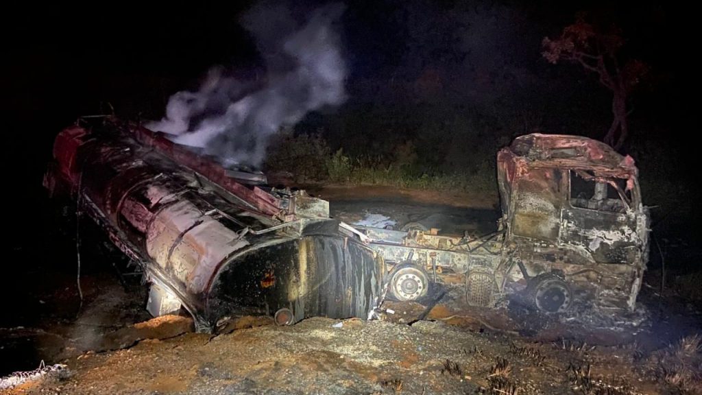 Acidente carreta-tanque 365