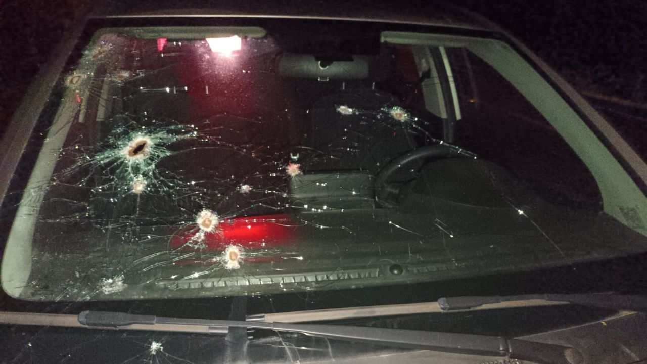 Carro baleado é apreendido depois de ser arrematado em leilão