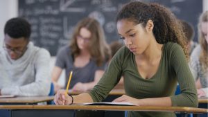 Estado já convocou profissionais de certames realizados em 2017 e 2023; novo concurso de 2025 dá sequência às nomeações dos concursos da Educação de MG