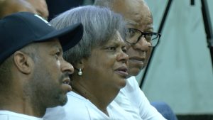 A família de Vitória Alyce esteve no plenário da câmara e acompanhou a aprovação do projeto