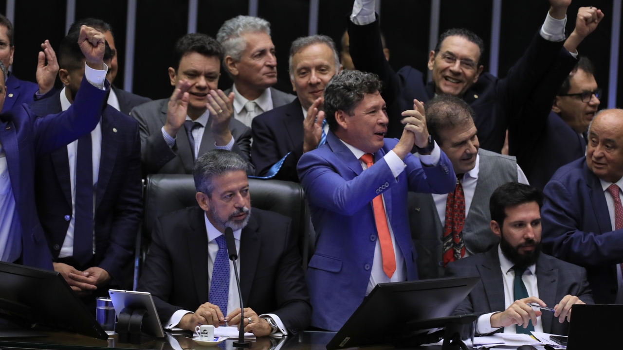 Câmara dos Deputados durante sessão plenária para apreciar e votar o projeto de lei complementar que regulamenta a reforma tributária