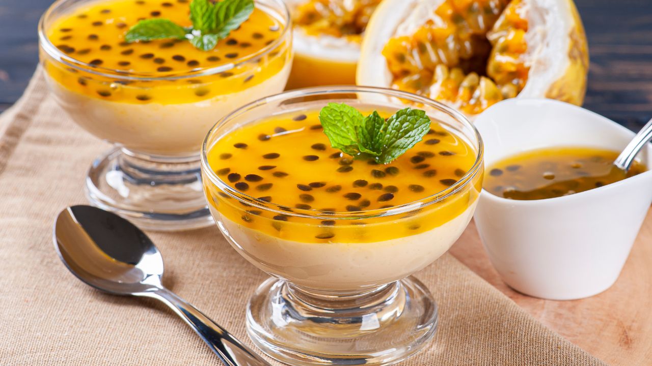 Mousse de maracujá une o doce com uma pitadinha de azedo para sua ceia! - Crédito: Freepik