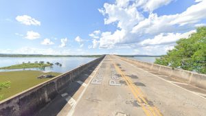 Ponte que liga Araguari (MG) à Corumbaíba (GO) é interditada para vistoria