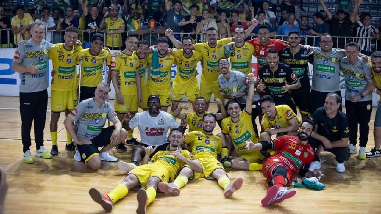Praia Clube Futsal x Umuarama