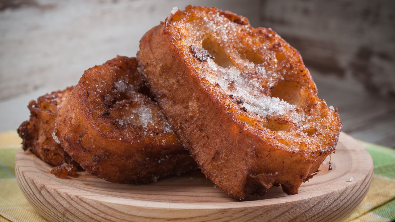 Rabanada é uma das sobremesas mais tradicionais do Natal - Crédito: Freepik