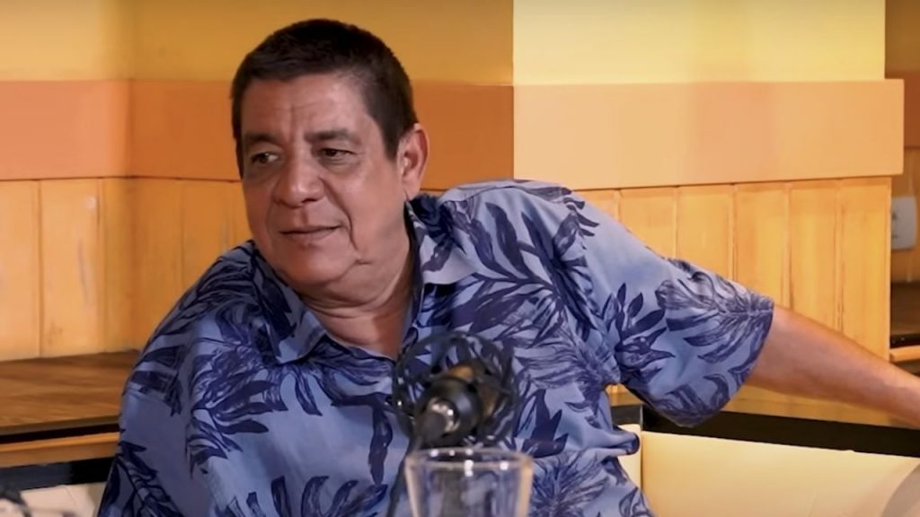 Zeca pagodinho durante entrevista Zeca pagodinho durante entrevista
