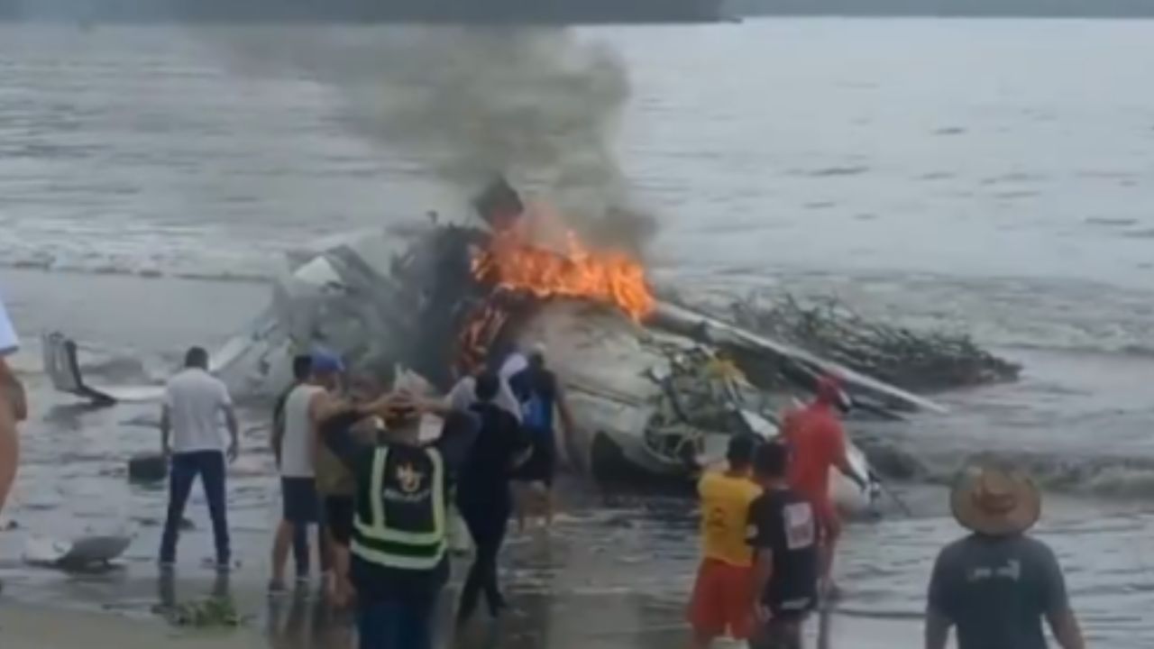 Aeronave caiu próximo à praia de Itaguá, em Ubatuba - Crédito: Reprodução/ @EmBertiog