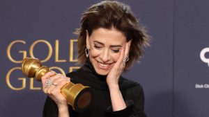 Fermamda Torres emocionou a web após vitória no Globo de Ouro - Crédito: Mario Anzuoni/ REUTERS