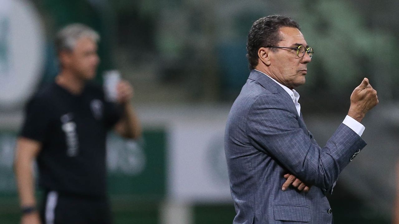 Luxemburgo levantou o caneco pelo Palmeiras em 2020, última vez que um técnico brasileiro venceu o torneio Luxemburgo levantou o caneco pelo Palmeiras em 2020, última vez que um técnico brasileiro venceu o torneio