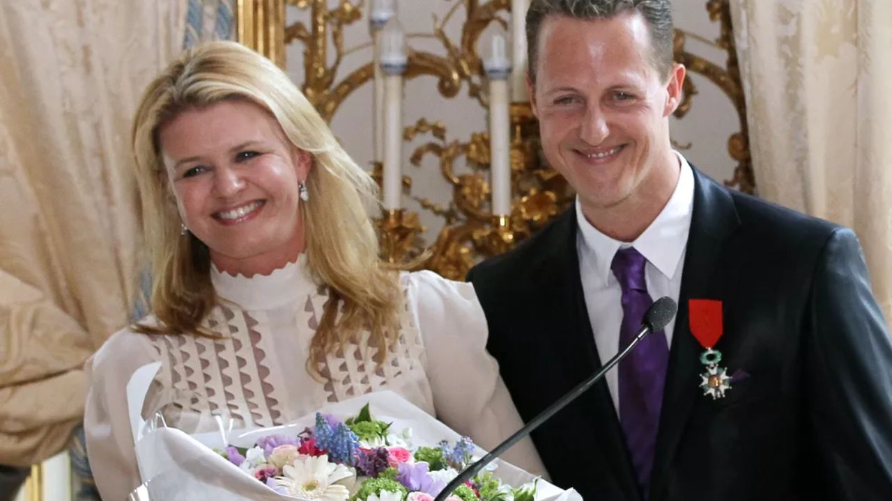 Michael Schumacher e sua esposa Corinna Schummacher - Crédito: Thomas Coex/AFP