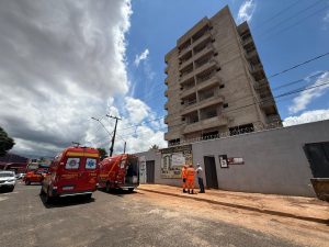 Elevador cai em obra